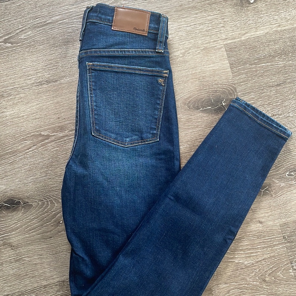 Madewell Skinny Jeans. Dark wash size 27